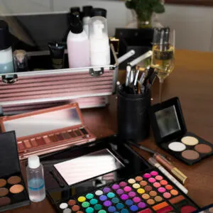 Model wearing minimalist watch with black wristband and white watch face.