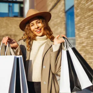 Model wearing minimalist watch with black wristband and white watch face.
